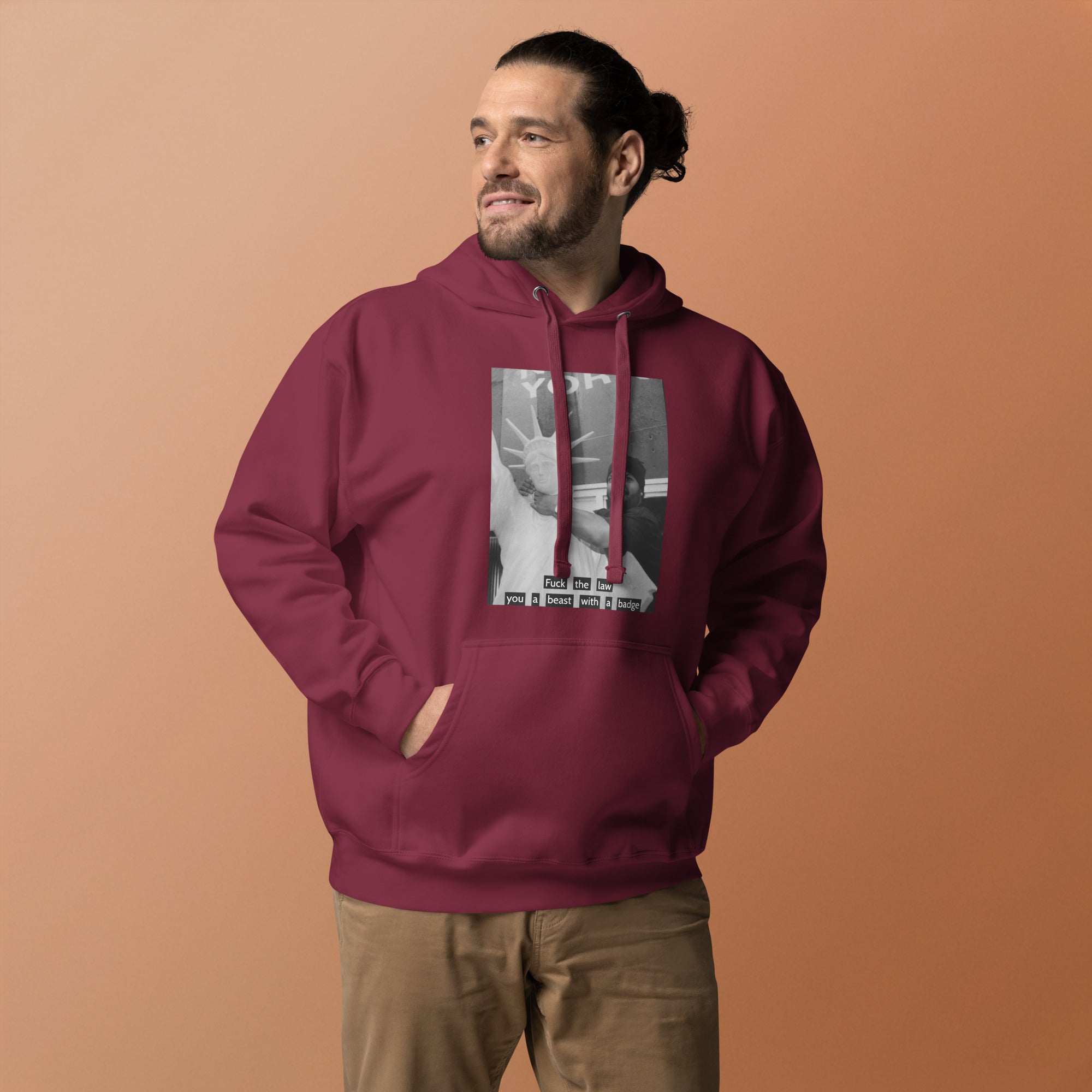 Ice Cube Unisex Premium Baumwoll-Hoodie – Scheiß auf das Gesetz, du bist ein Tier mit Abzeichen