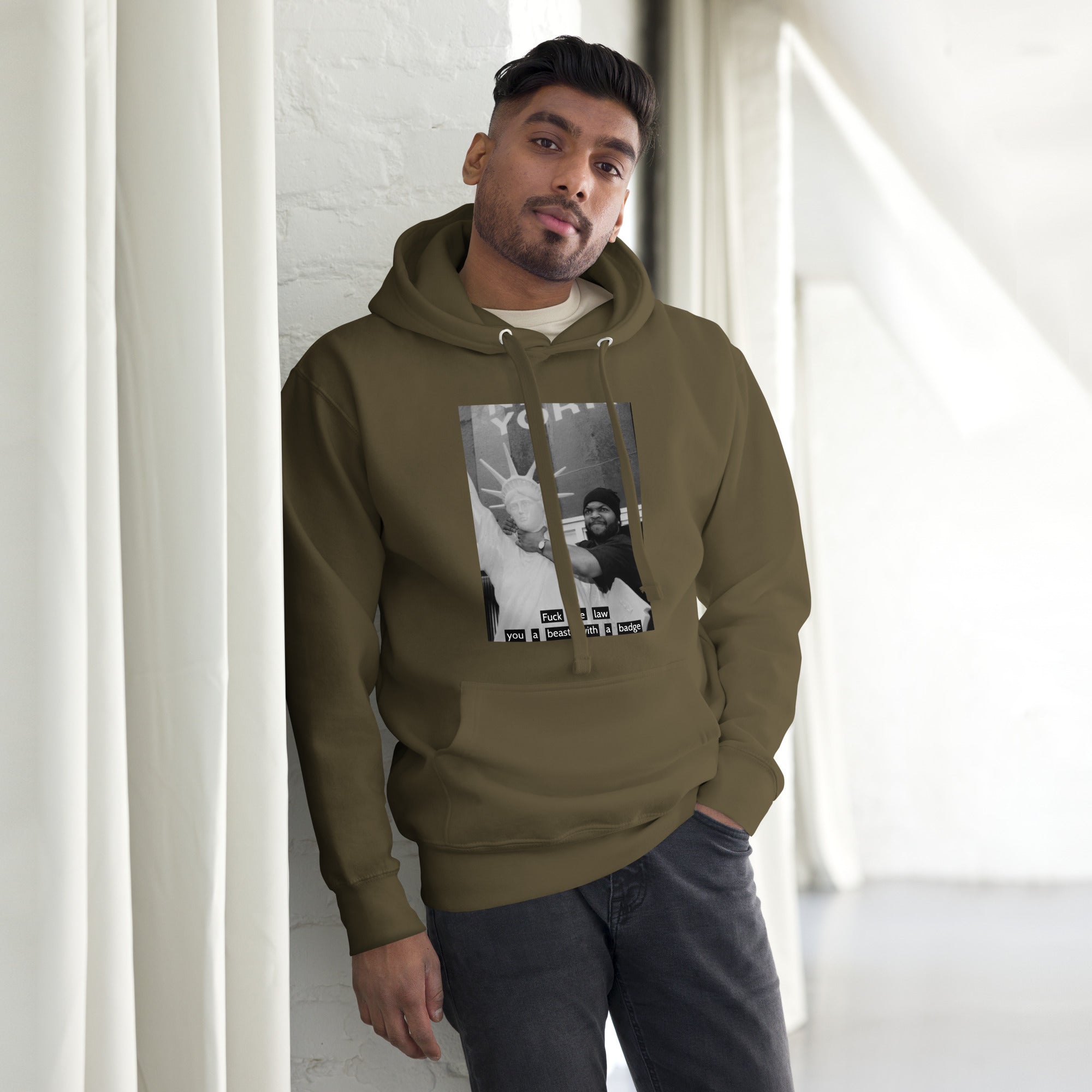Ice Cube Unisex Premium Baumwoll-Hoodie – Scheiß auf das Gesetz, du bist ein Tier mit Abzeichen